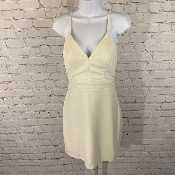 City Triangles Dresses & Skirts - City Triangles White Lace Back V-Neck Party Dress
